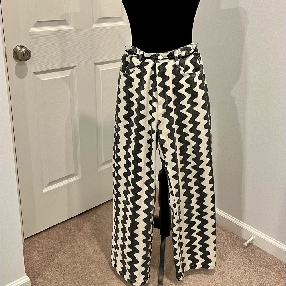 Cider beige and black wavy stripped boyfriend jeans